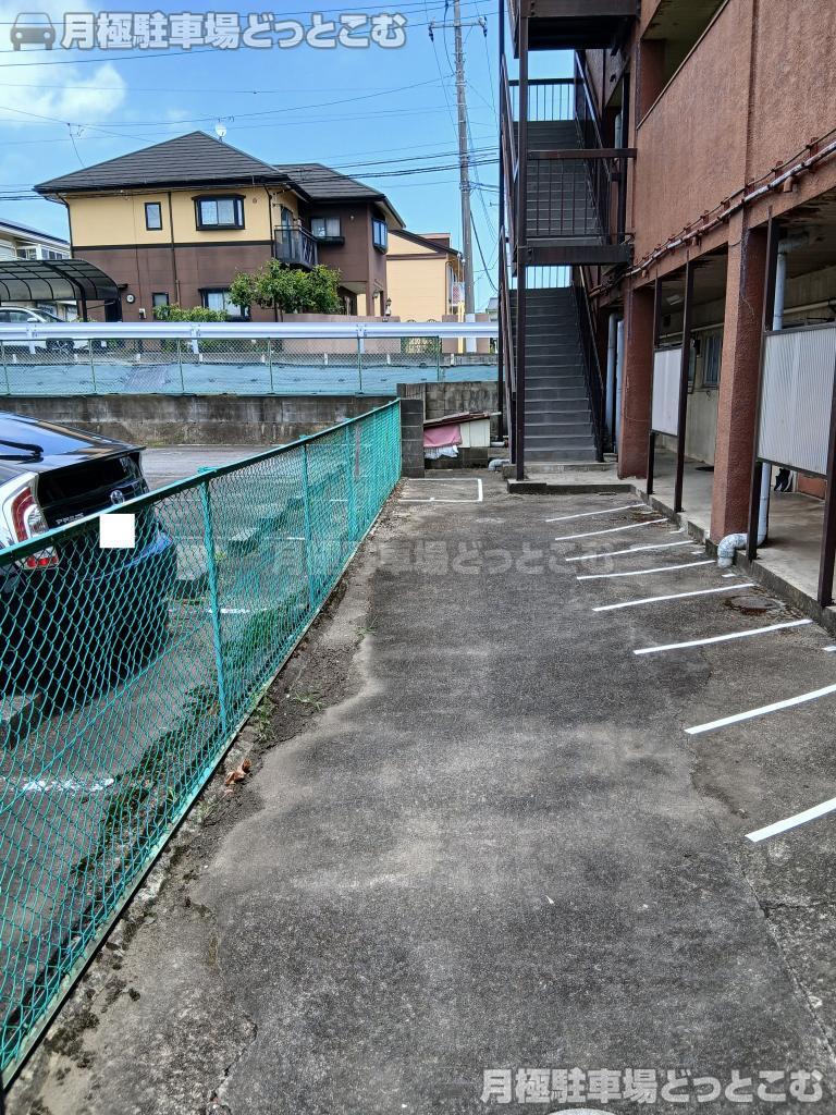 水戸市見川5丁目2-14の月極駐車場3