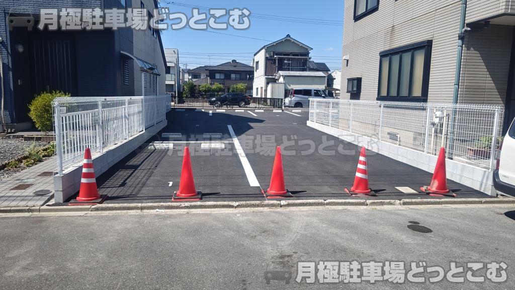 名古屋市北区駒止町2丁目95-1の月極駐車場1