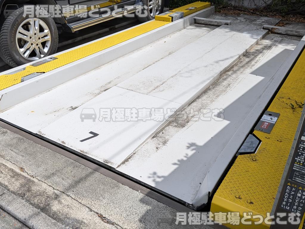 世田谷区上馬4丁目18-9の月極駐車場8
