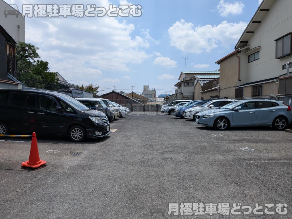京都市上京区栄町大宮通一条上ル西入ル673-1、673-2の月極駐車場1