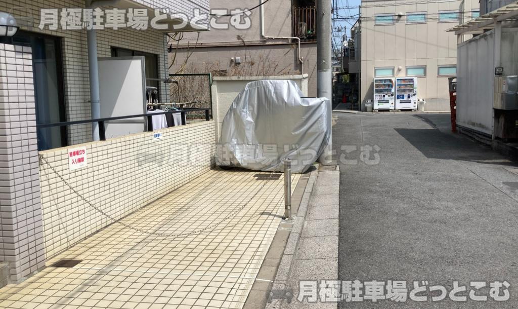 豊島区西池袋4丁目4-22の月極駐車場3