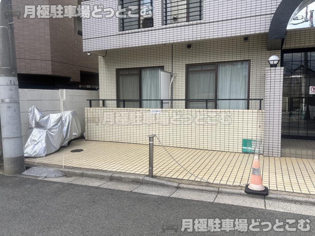 豊島区西池袋4丁目4-22の月極駐車場6