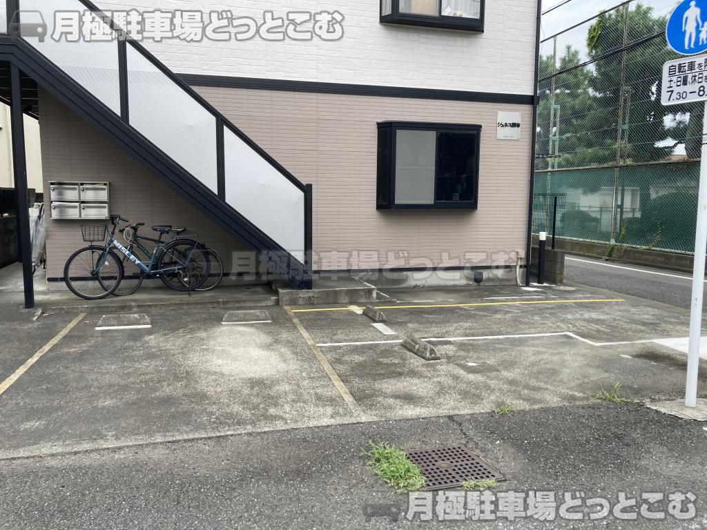 調布市富士見町3丁目5-13の月極駐車場5