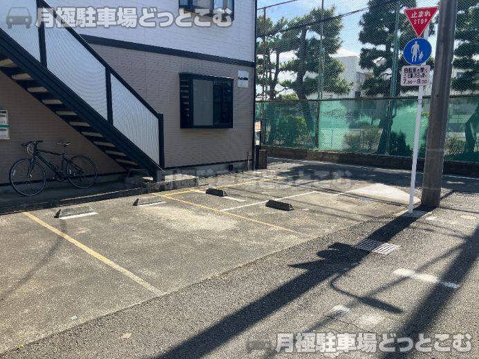 調布市富士見町3丁目5-13の月極駐車場3