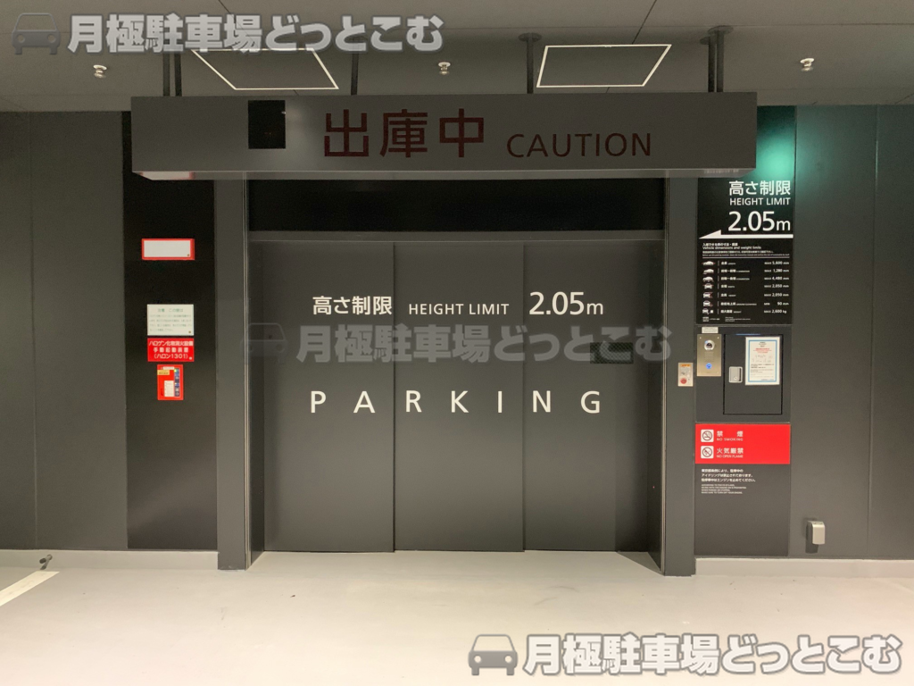 港区六本木1丁目5−105の月極駐車場1