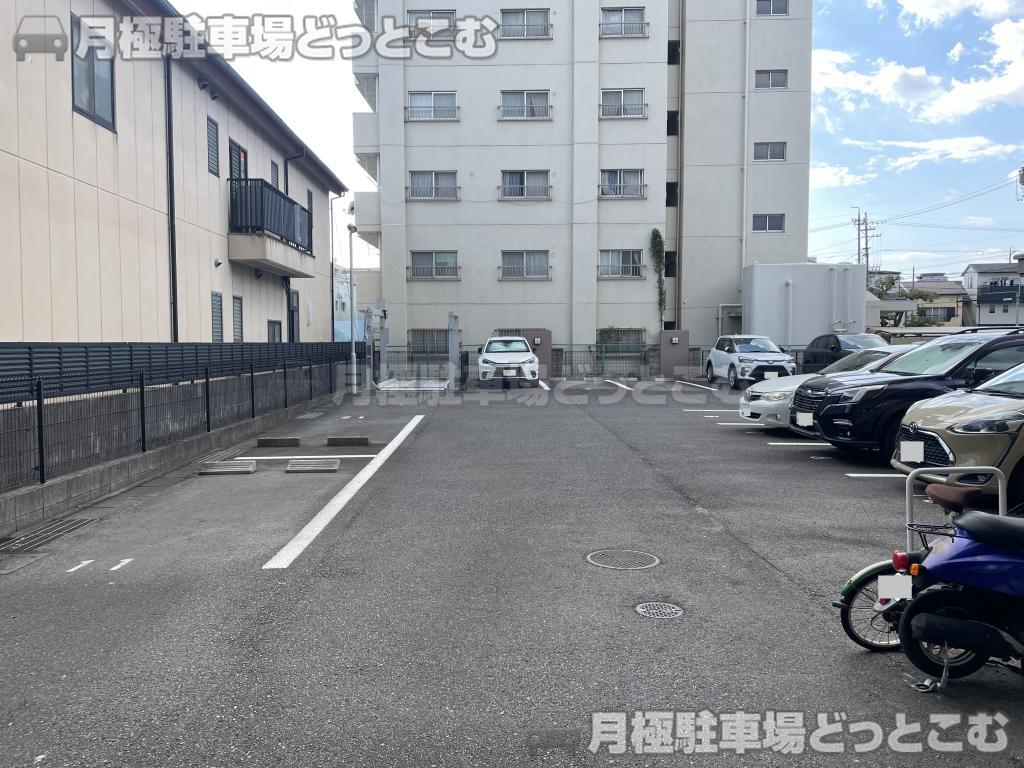 名古屋市昭和区阿由知通1丁目10-10の月極駐車場1