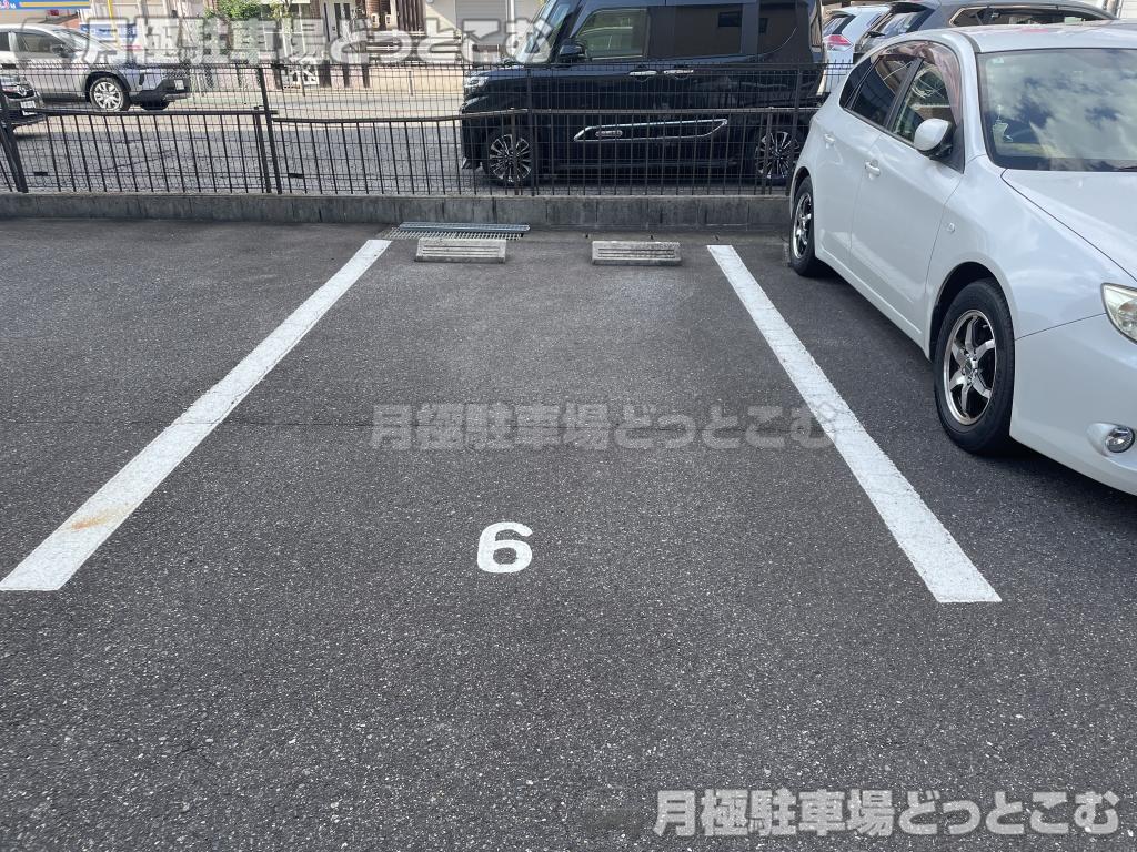 名古屋市昭和区阿由知通1丁目10の月極駐車場4