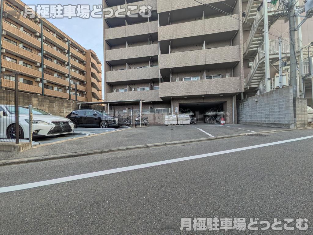 京都市南区唐橋川久保町6-1の月極駐車場1