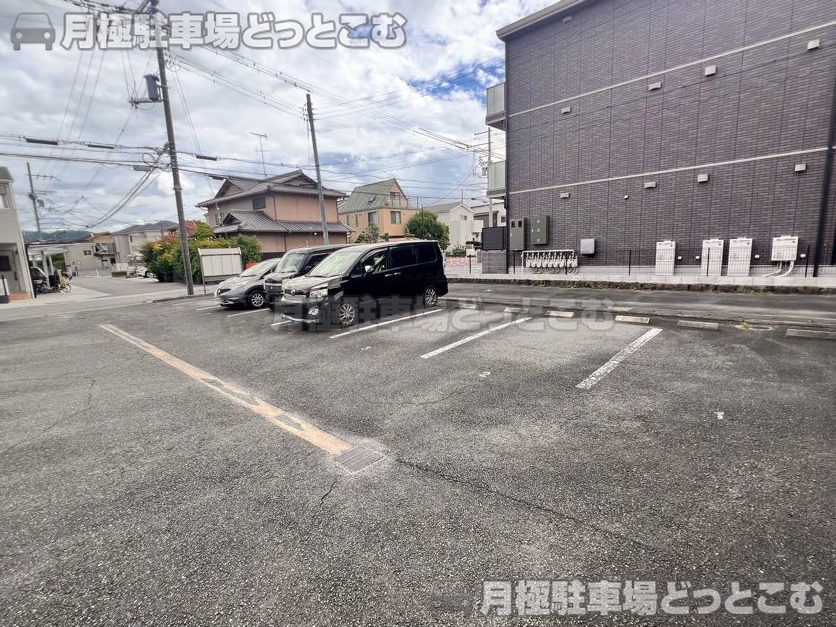 京田辺市河原受田51-1,51-2の月極駐車場3