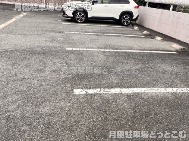京田辺市河原受田51-1,51-2の月極駐車場8