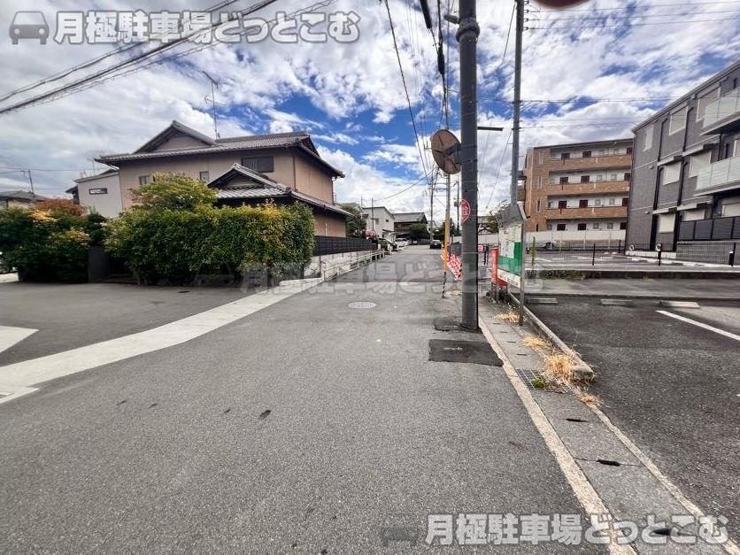 京田辺市河原受田51-1,51-2の月極駐車場9