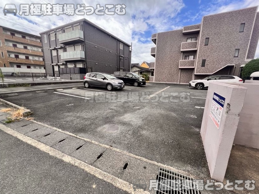 京田辺市河原受田51-1,51-2の月極駐車場1
