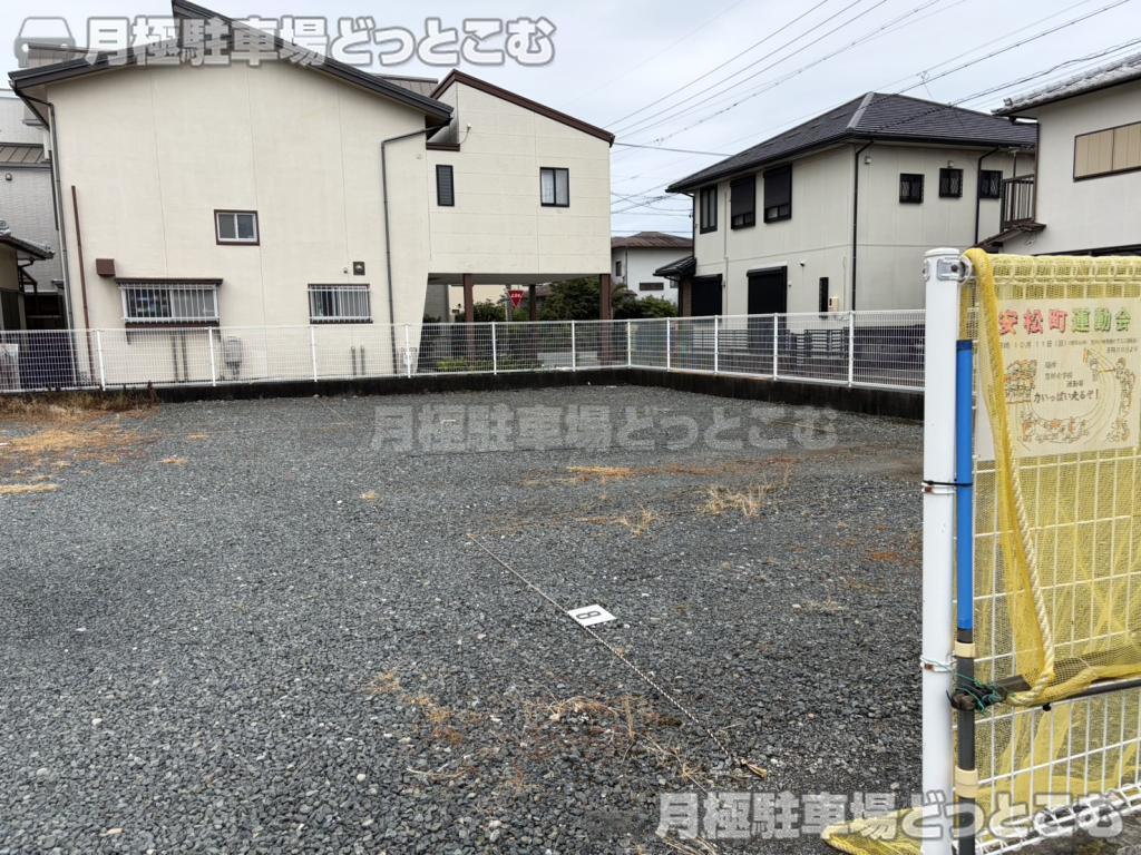 浜松市中央区安松町69-2の月極駐車場1