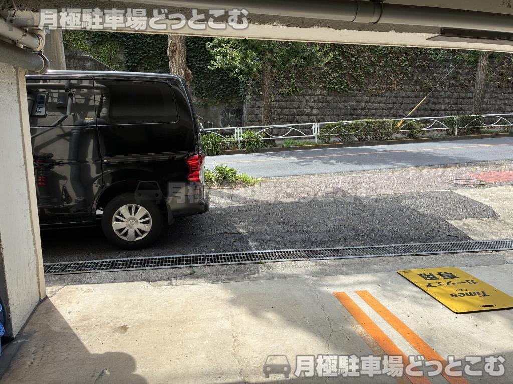 目黒区東山1丁目25－4 の月極駐車場8