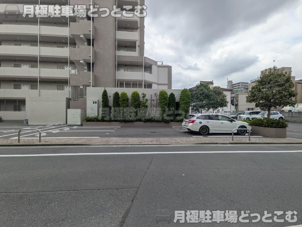 墨田区立花5丁目18−5の月極駐車場1