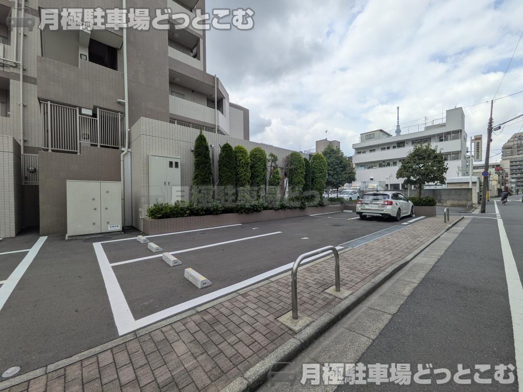 墨田区立花5丁目18−5の月極駐車場2