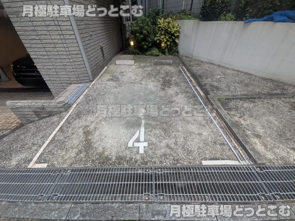 千代田区九段南2丁目6−12の月極駐車場2