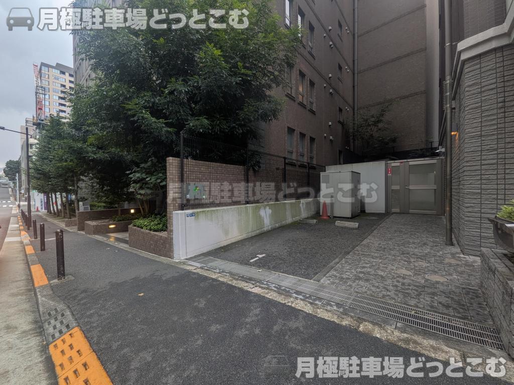 千代田区九段南2丁目6−12の月極駐車場3