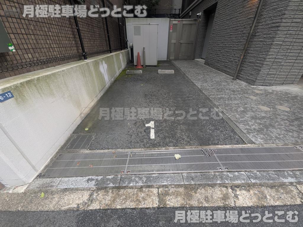 千代田区九段南2丁目6−12の月極駐車場4