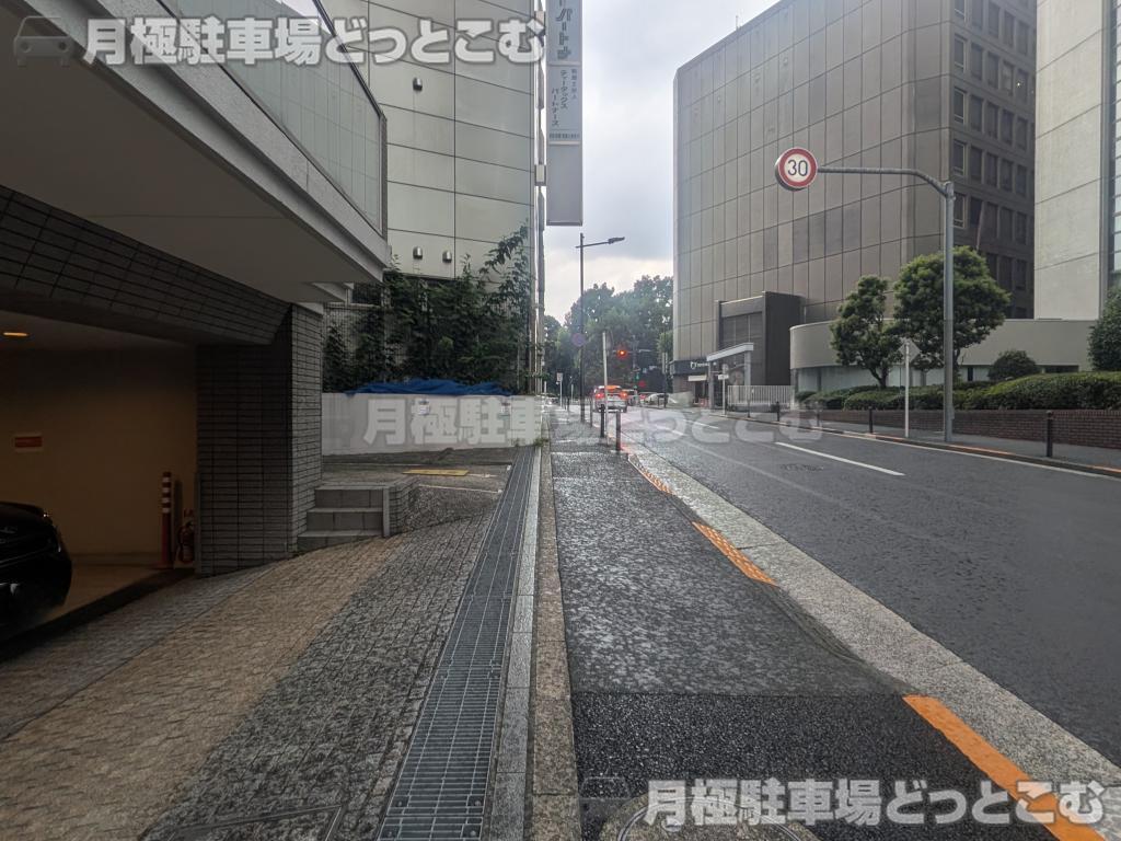 千代田区九段南2丁目6−12の月極駐車場5
