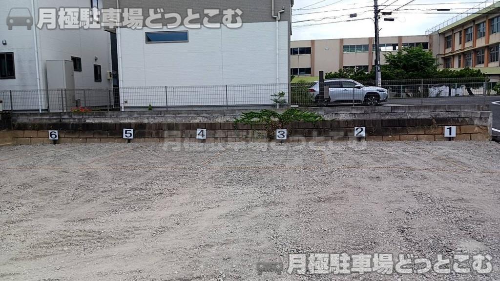 北九州市八幡西区船越1丁目10−18の月極駐車場1