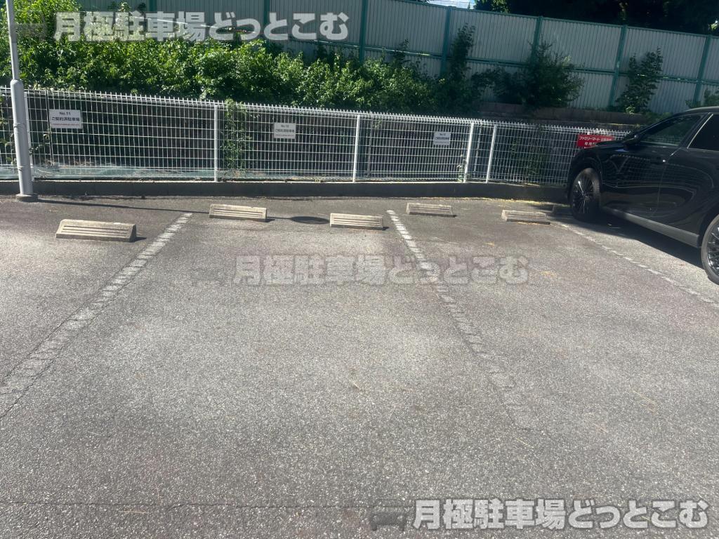 名古屋市昭和区狭間町32 の月極駐車場1