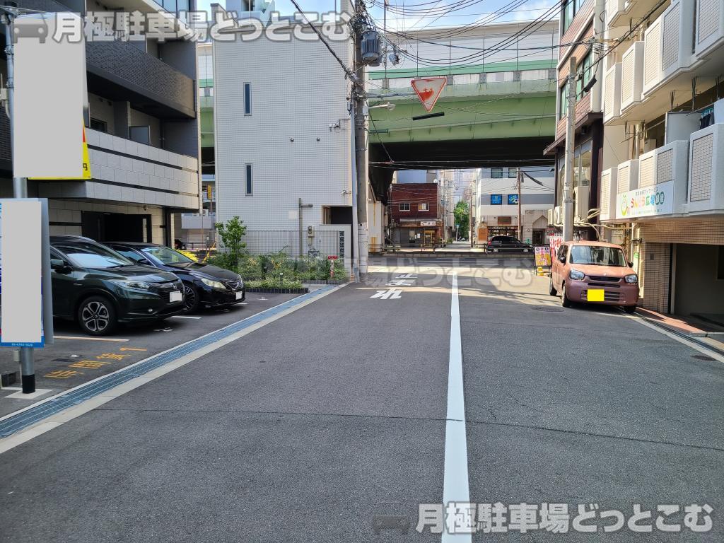 大阪市東成区東中本1丁目17-17の月極駐車場8
