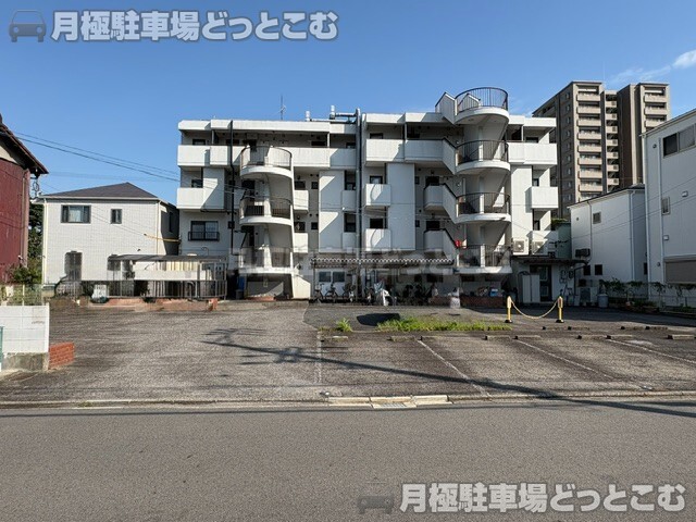 名古屋市北区辻本通3丁目28の月極駐車場1