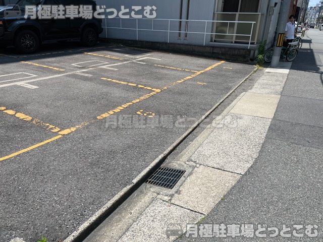 名古屋市中区新栄2丁目4109の月極駐車場4