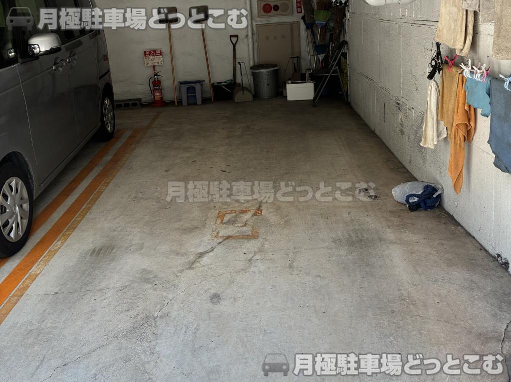 目黒区東山1丁目25-4の月極駐車場2