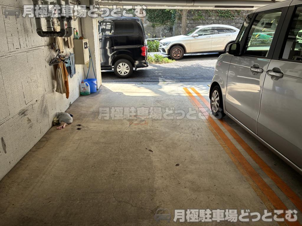 目黒区東山1丁目25-4の月極駐車場3