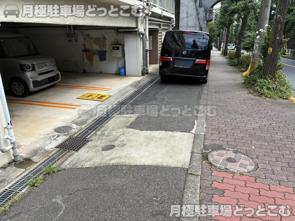 目黒区東山1丁目25-4の月極駐車場7