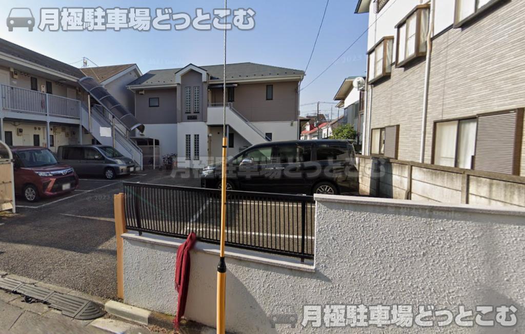 三鷹市中原2丁目19−38 の月極駐車場1