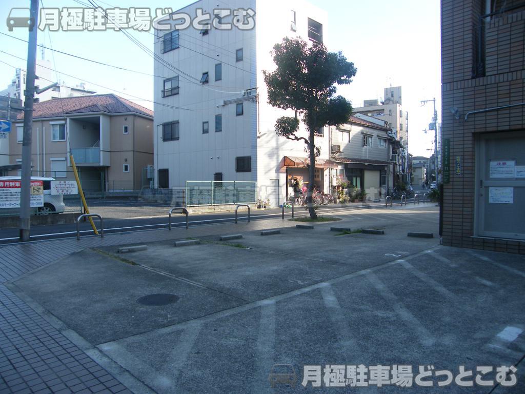 大阪市生野区新今里6-11-17の月極駐車場3