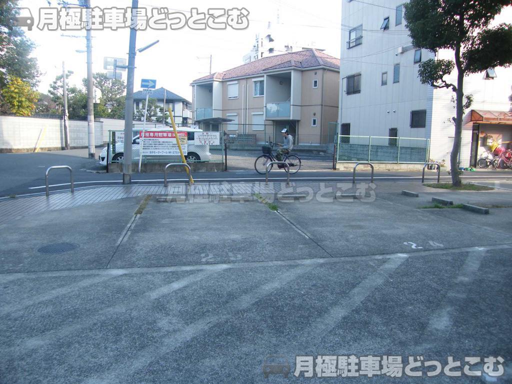 大阪市生野区新今里6-11-17の月極駐車場4