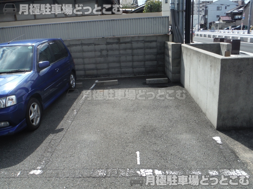 大阪市東住吉区北田辺4-13-30の月極駐車場3