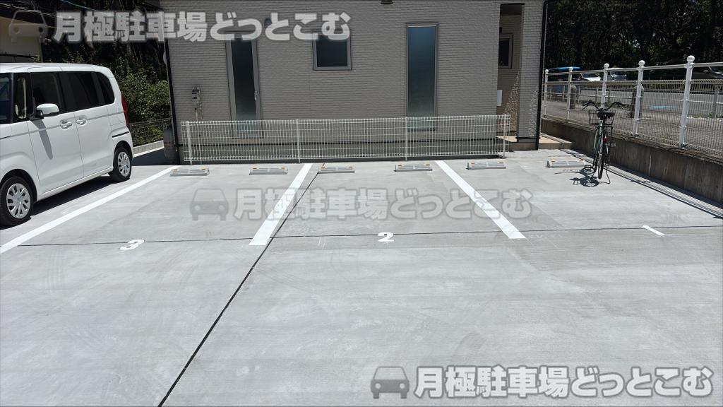 茅ヶ崎市柳島海岸4-25の月極駐車場1