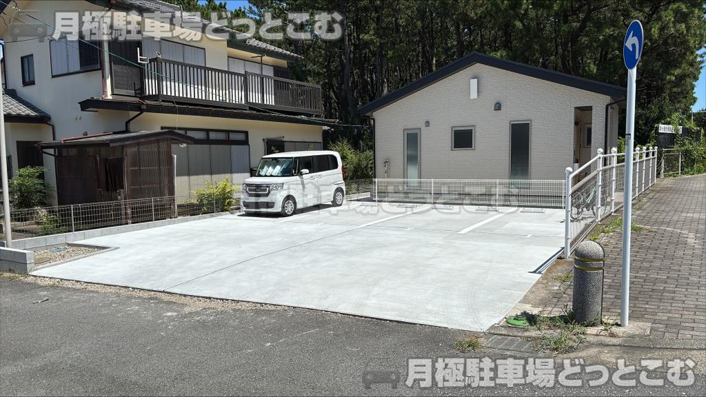 茅ヶ崎市柳島海岸4-25の月極駐車場2