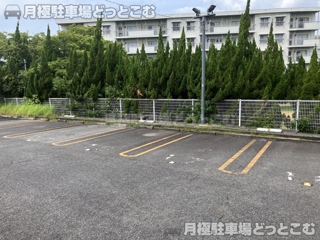 福岡市城南区金山団地の月極駐車場1