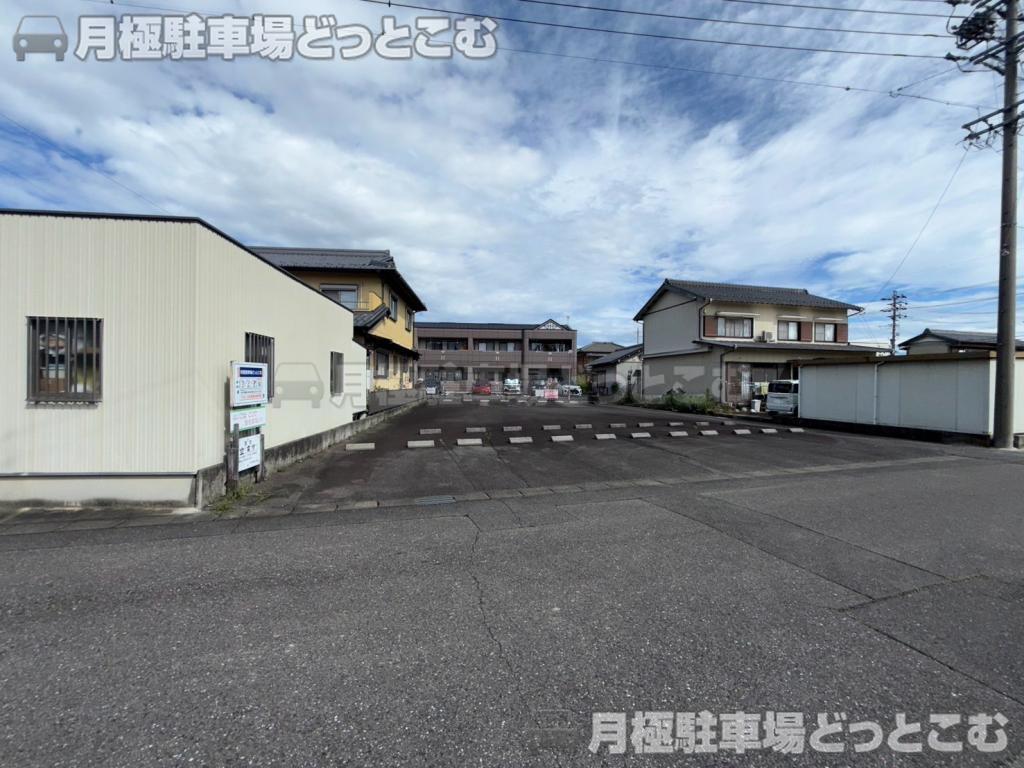 一宮市木曽川町玉ノ井字吉原道北49の月極駐車場1