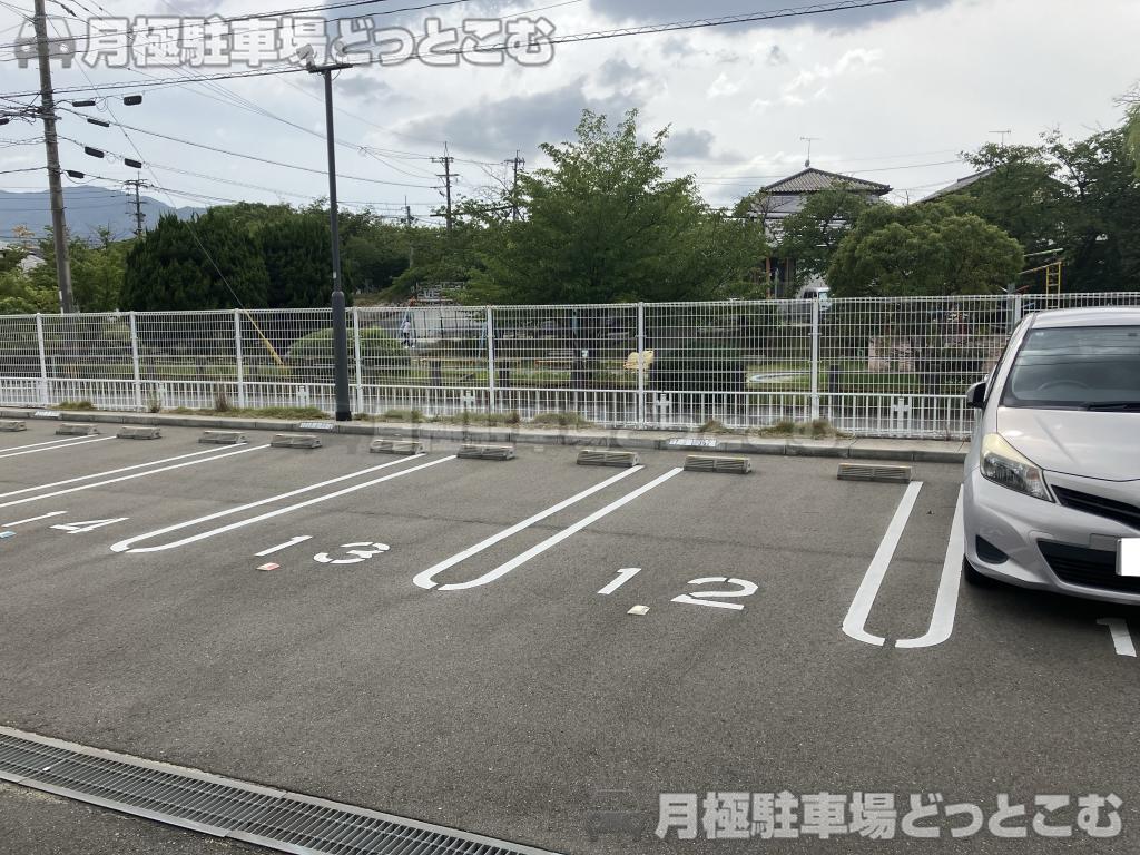 福岡市南区長住3丁目35−35の月極駐車場2