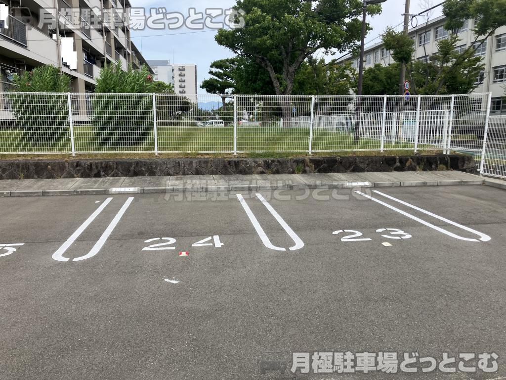 福岡市南区長住3丁目35−35の月極駐車場5