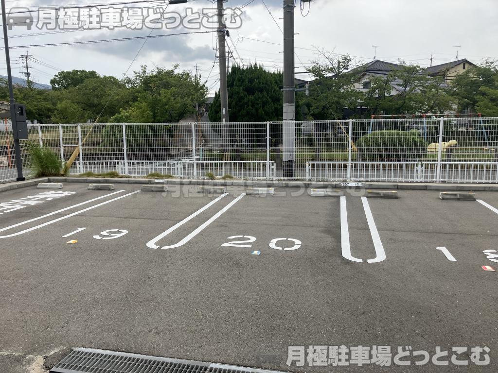 福岡市南区長住3丁目35−35の月極駐車場6