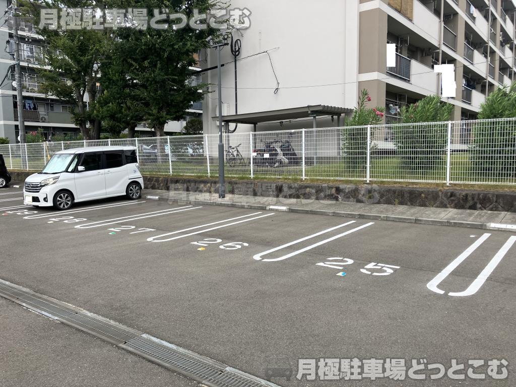 福岡市南区長住3丁目35−35の月極駐車場7
