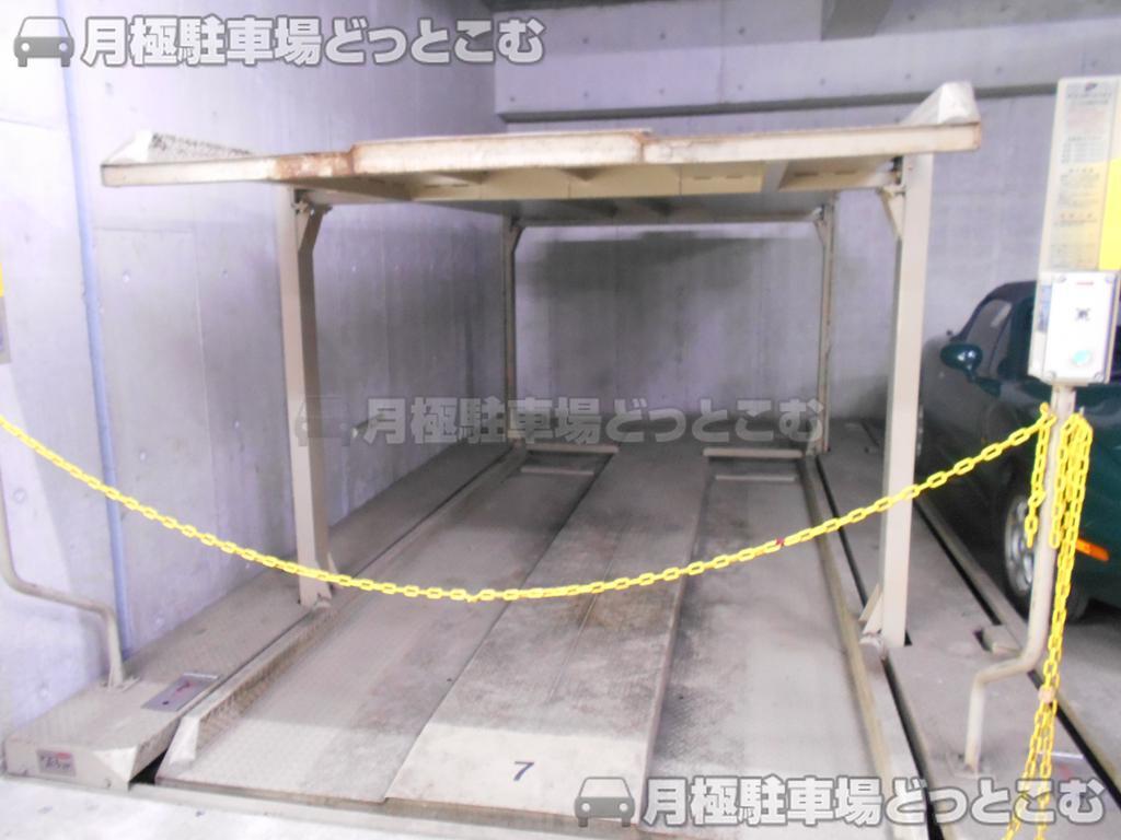 千代田区九段南3丁目の月極駐車場2