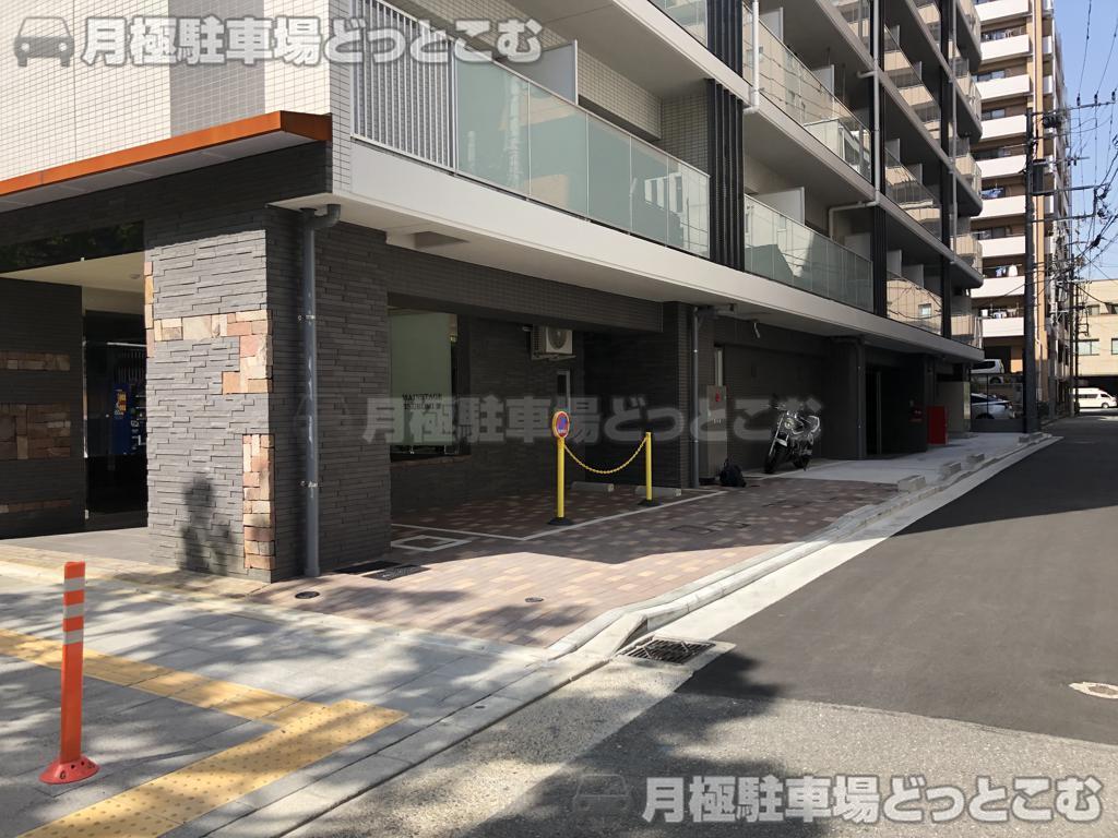 横浜市鶴見区鶴見中央4-34-24の月極駐車場1