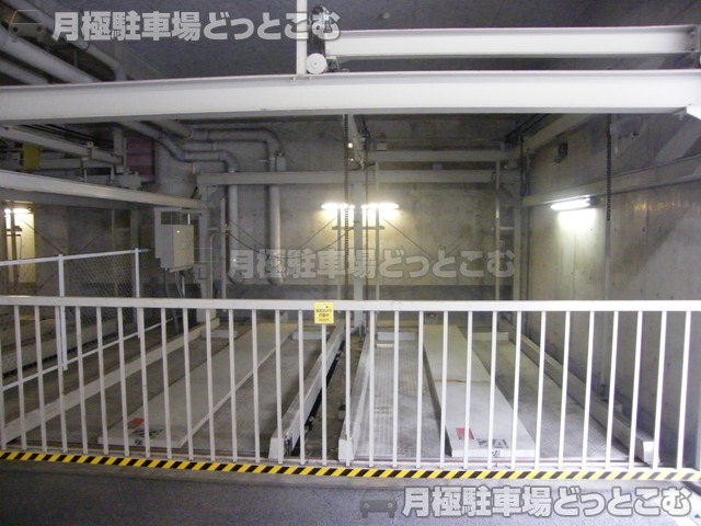 大阪市西区本田1-3-23の月極駐車場3