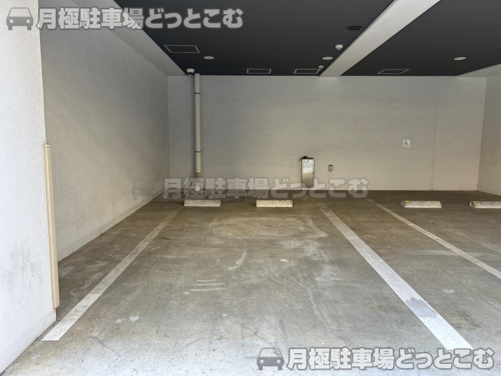 北区東十条2丁目14-13の月極駐車場3