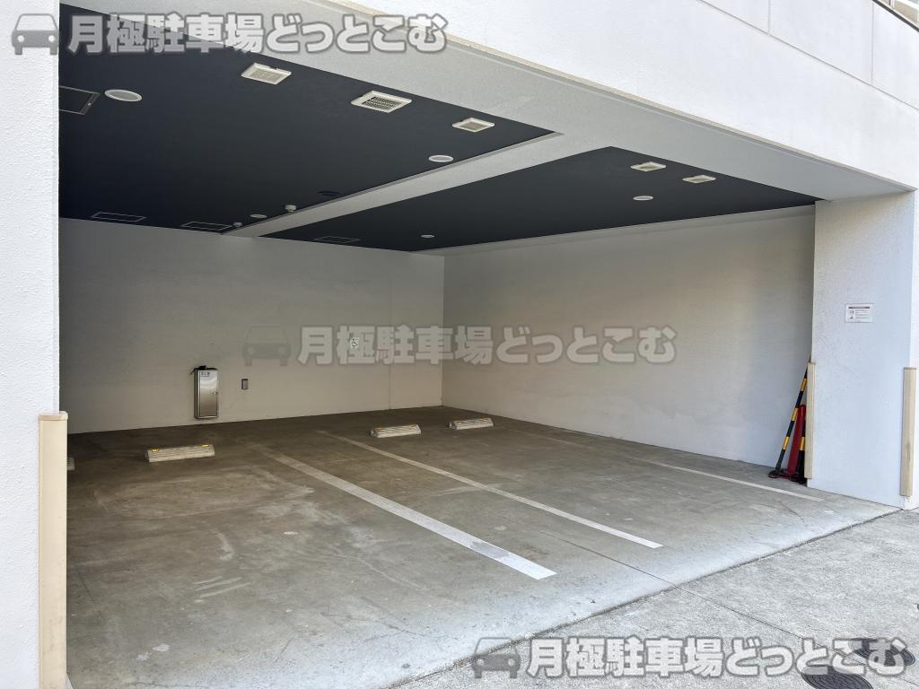 北区東十条2丁目14-13の月極駐車場4