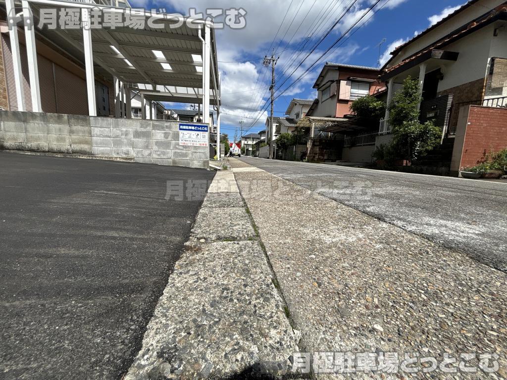 名古屋市緑区桃山1丁目14番1、15番の月極駐車場8
